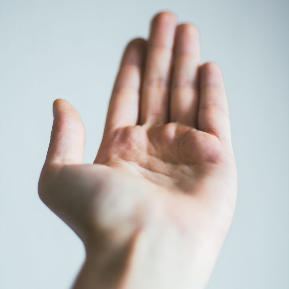 hand - French in Real Life on the other hand, do you know how to say that in French? hear it in this clip from inner french
