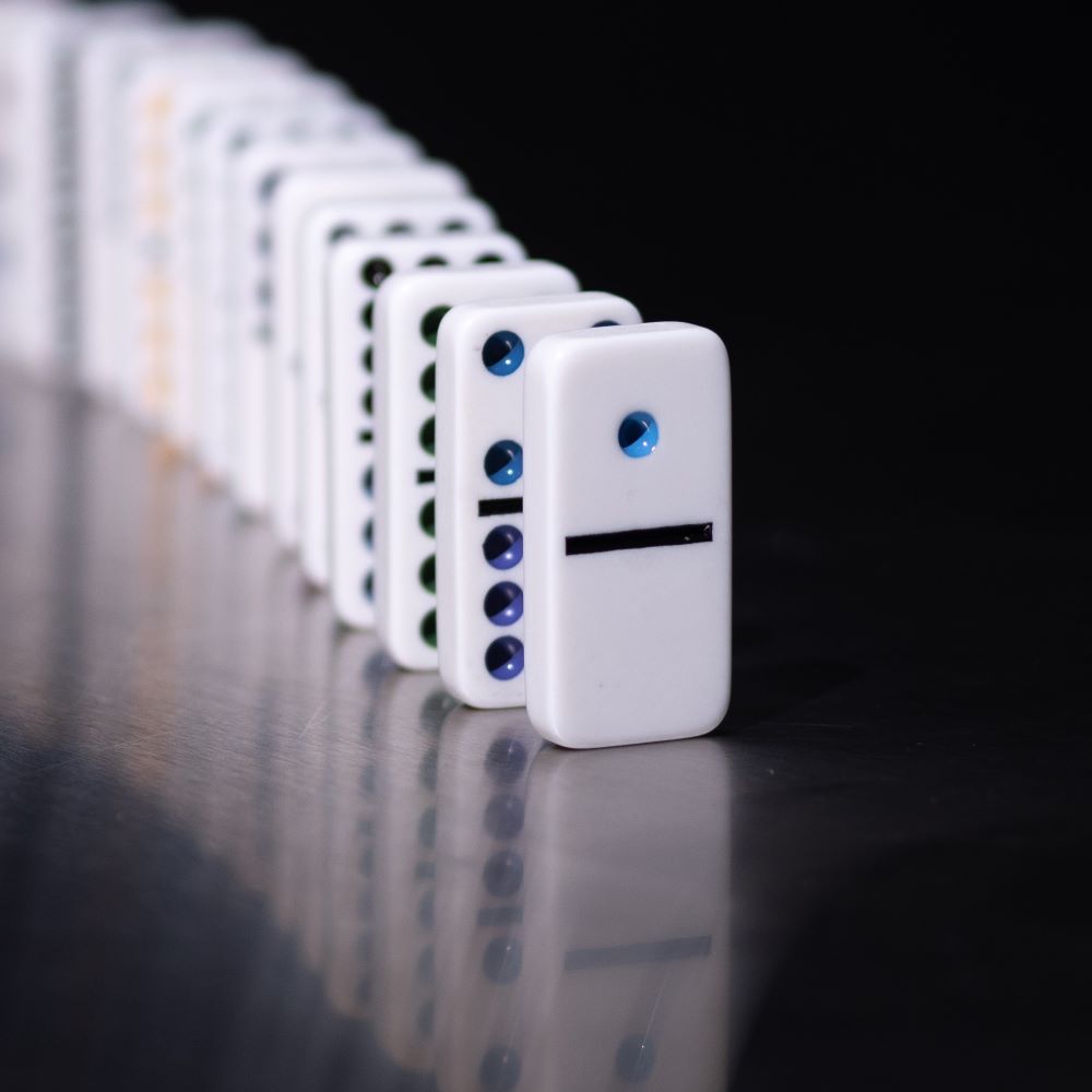 dominoes cause effect - French in Real Life how many ways can you say because in French? hear a new one here in this clip from Inner French, follow along with our transcription quiz and improve your French listening skills